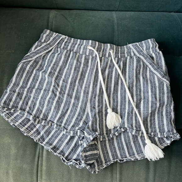 Women’s Linen Blend Shorts - Picture 1 of 3